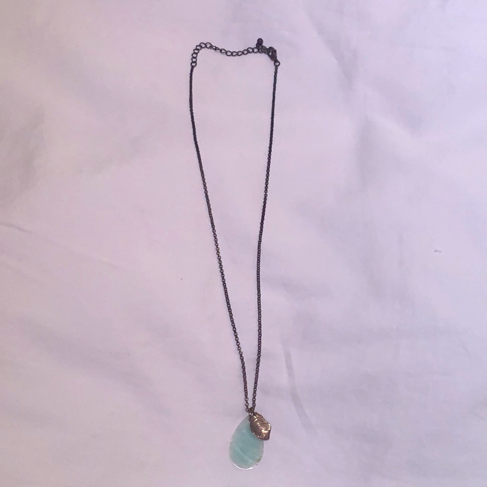 Green leaf necklace